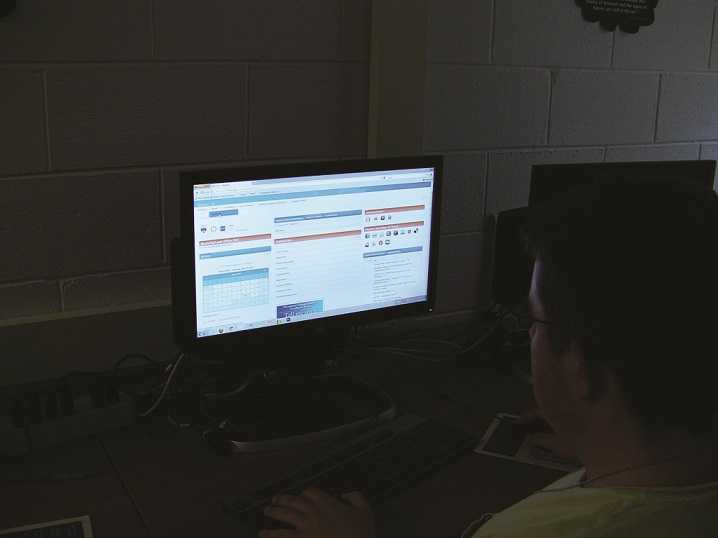 Bucks students are finding it hard to adapt to new E-mail system